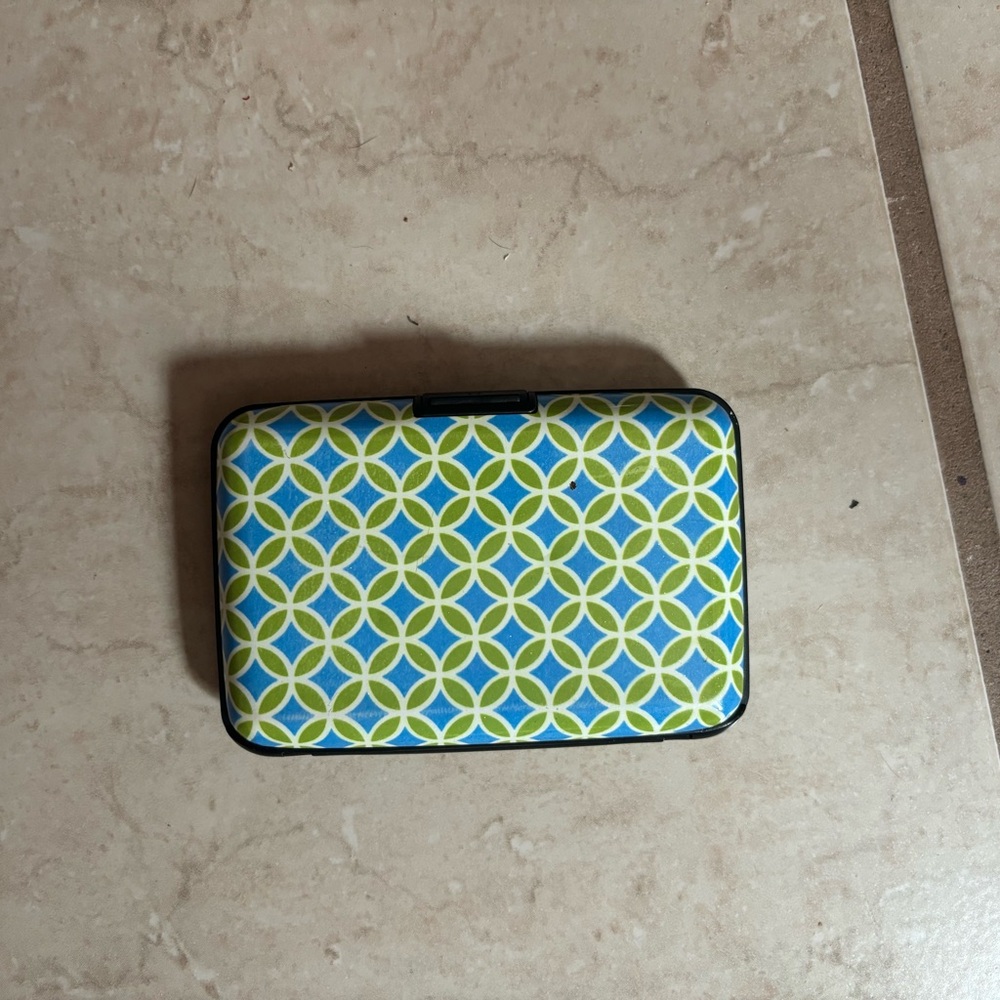 Small wallet for cards